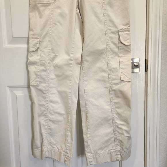 Abercrombie & Fitch Relaxed Cargo Pant, Size 4 Short,/27, Cream - Picture 4 of 10